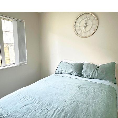 Bright&Cozy Room - Homestay Style - On Street Parking Only オークランド エクステリア 写真
